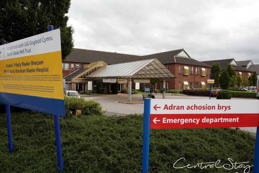 Wrexham Central Stay Apartment Seven Exterior foto